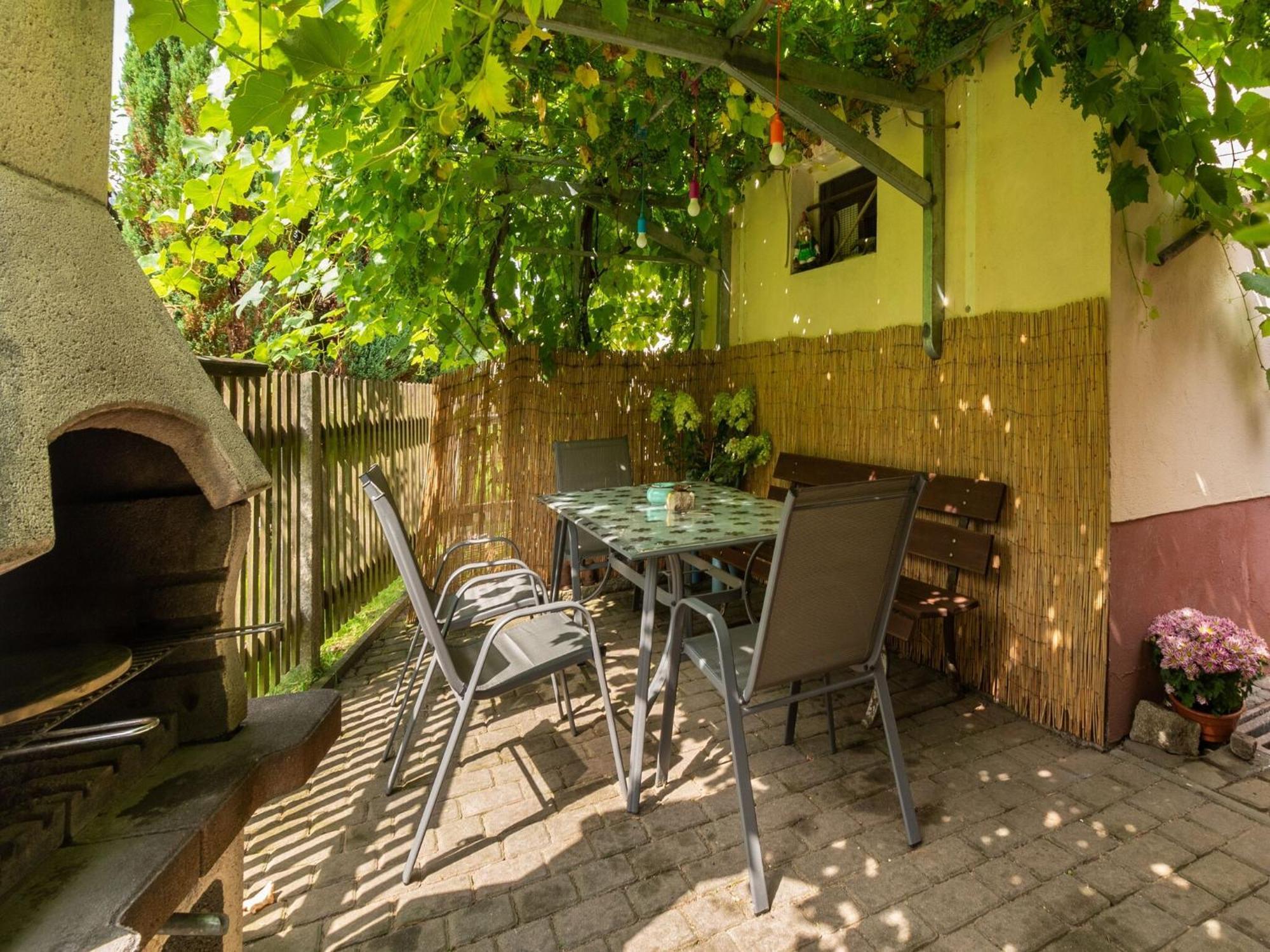 Modern apartment in Sebnitz with a terrace in Sebnitz Exterior foto